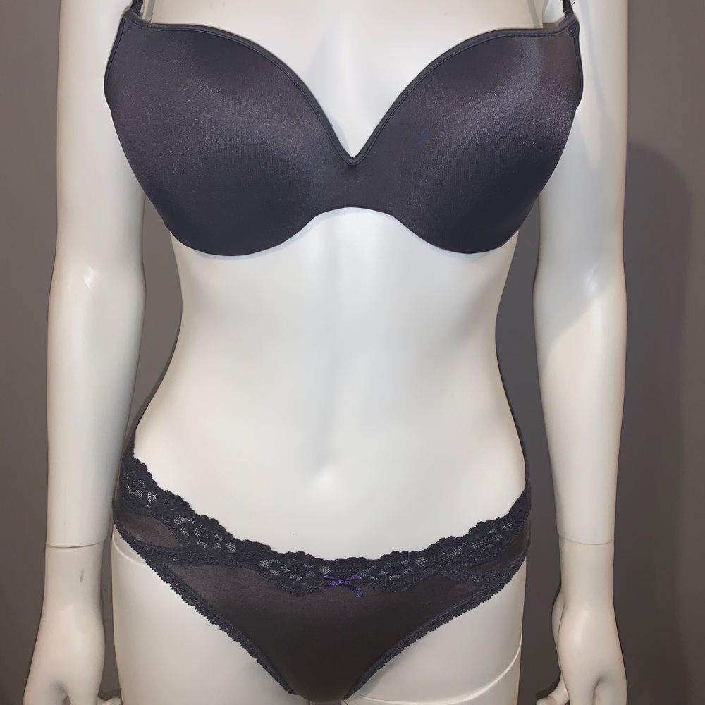 Lingerie set by maidenform